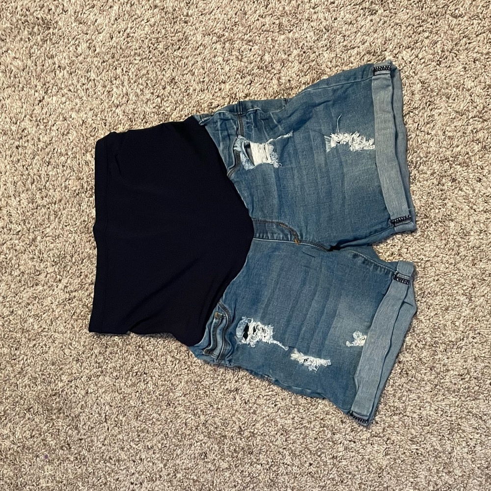 ADORABLE ripped maternity jean shorts